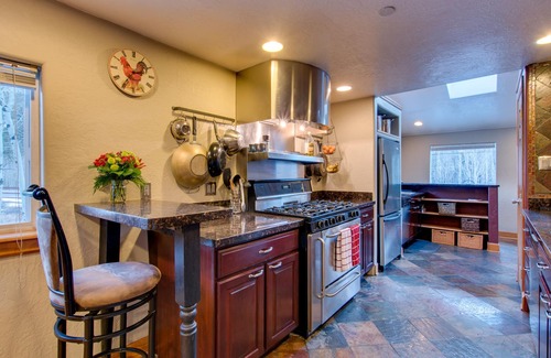 Silver Plume House | Silver Plume Ski Lodge-Creekside 6 BD/7 BA-Largest House Near Loveland Ski Area