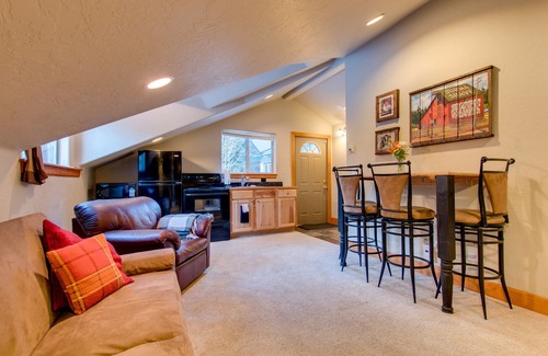 Silver Plume House | Silver Plume Ski Lodge-Creekside 6 BD/7 BA-Largest House Near Loveland Ski Area