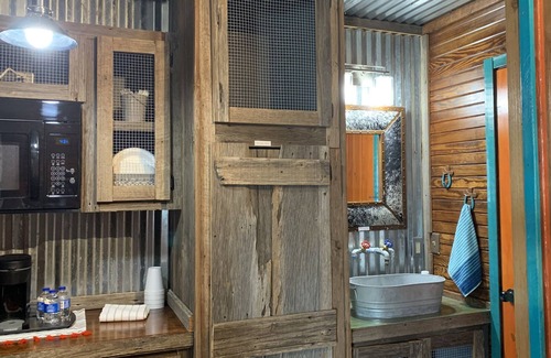 Cache Cabin | Silver Spur Cabin explore Wichita Mountains near Cache Medicine Park Wild West