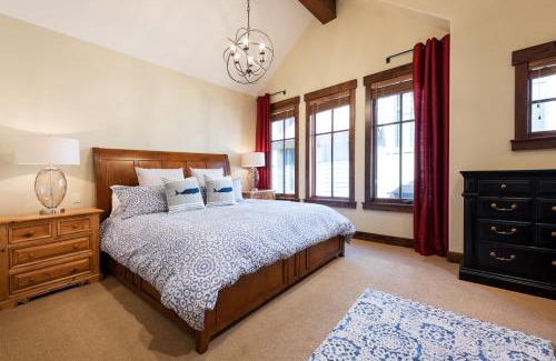 North Park City House | Silver Star #14 - 4 Bed Cottage Spa