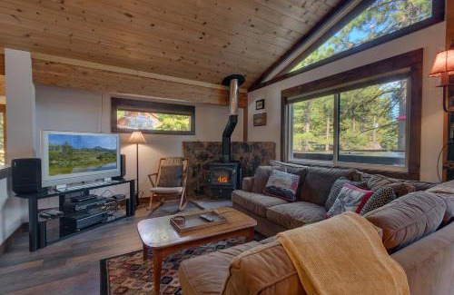 Talmont House | Silver Tip at Tahoe Park w HOA amenities - 3BR Pet Friendly, Hot Tub, Tahoe City