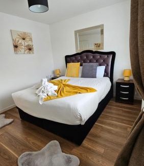Glasgow House | Silverburn new house with free parking and nice garden