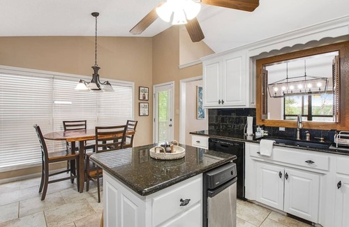 Mid America House | Silverwood: 5BR Lake+Hot Tub