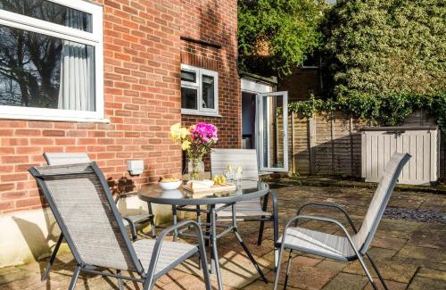 Hemel Hempstead Apartment | Simba House - Contractors, Relocators , Families, Wi-Fi, Free Parking