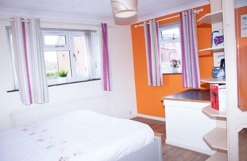 Welford Apartment | Simlar Luxury Stay, Parking, Wi-Fi, Basketball Court