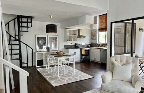 Palm River Estates Apartment | Simple apartamento en altos