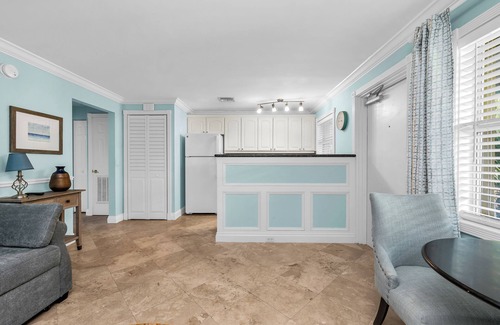 West Palm Beach Apartment | Simple & Cozy WPB Apartment #5