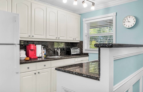 West Palm Beach Apartment | Simple & Cozy WPB Apartment #5