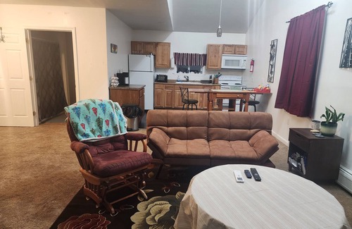 Brewer Apartment | Simple, pet-friendly 2-bedroom apartment close to downtown and Umaine