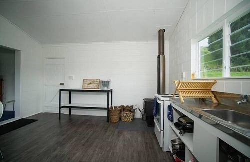 Tiniroto House | Simple relaxed accomodation option for family, friend groups or travellers.