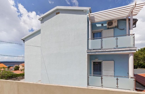 Jadranovo Apartment | Simplistic Apartment in Jadranovo near Sea Beach