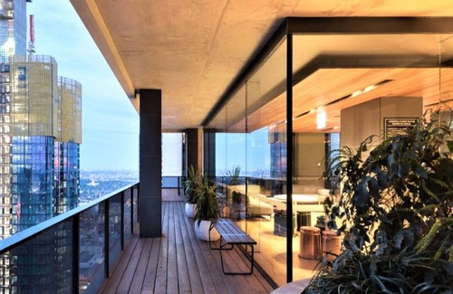 Melbourne Central Business District Apartment | Simply Melbourne by Ready Set Stay - City Views, WIFI, full linen