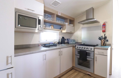 Clacton-on-Sea Cottage | SINGH AND LEITE FAMILY CARAVAN, family friendly in St. Osyth