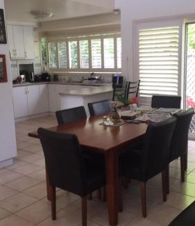 Swan Hill House | Single Bed's Suit Business Travellers