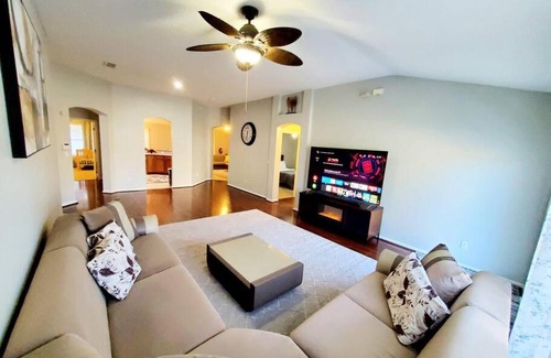 Westside House | Single house: 12guests,4bds/2baths,large backyard.