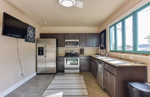 Central East Austin House | Single Malt Manor | Downtown Austin