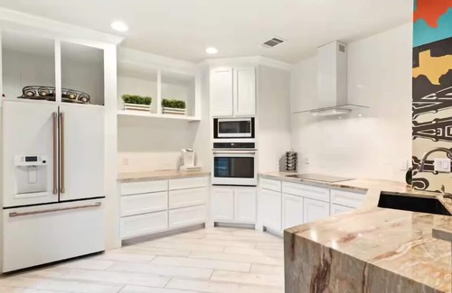 Central East Austin House | Single Malt Manor Downtown Austin