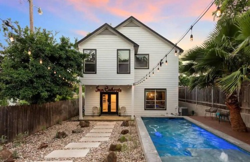 Central East Austin House | Single Malt Manor Downtown Austin