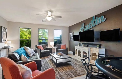 Central East Austin House | Single Malt Manor Downtown Austin