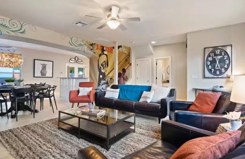 Central East Austin House | Single Malt Manor Downtown Austin