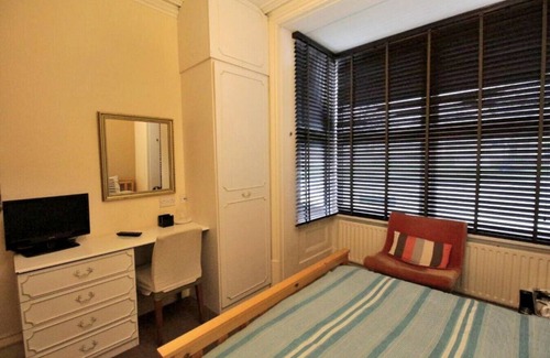 Lincoln House | Single Room - Tennyson