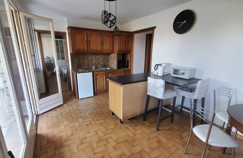 Provins Apartment | Single-storey apartment, 5 minutes from town center, terrace, south-facing