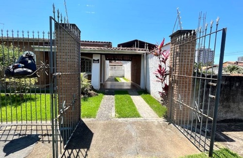 Caraguatatuba House | Single storey house with pool 5min from the beach