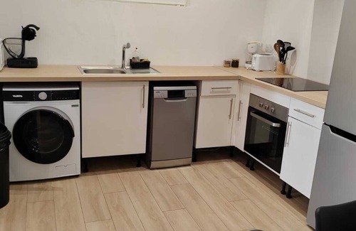 La Crau House | single storey house 10 sleeps, 2 bedrooms, 2 bathrooms, inside parking