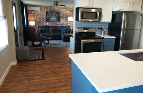 Northtown House | Single Story Home - Great View, King Bed, Fenced Yard, AC