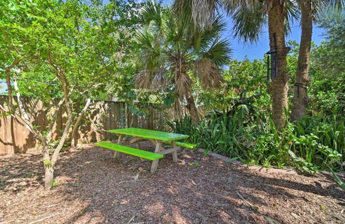 Indian River Bluff House | Single-Story Townhome Less Than 6 Mi to the Beach!