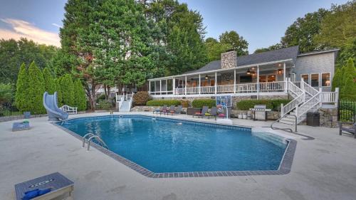 Westport Villa | Sip Sip Away by AvantStay Pool Hot Tub