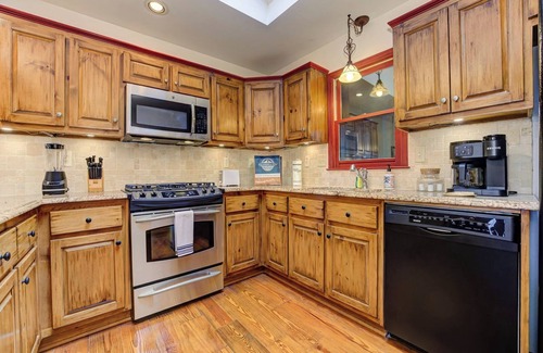 Big Canoe House | Sips with Mountain Views, Fireside Downtime, Swimming, Golf & Trails in Gated Community - Casa Bella