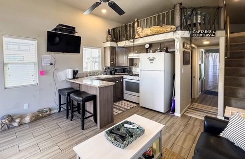 Parker Strip Bed & Breakfast | Siren's Adventure Riverfront Cottage! River Lodge NB31