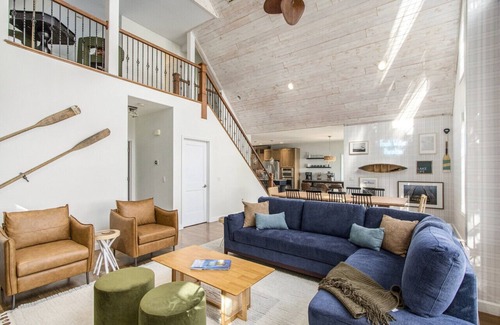 Sister Lakes House | Sister Lakes 7 bedroom with Game room, Hot tub, Basketball and amazing views