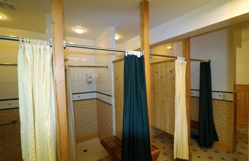 Clark Cabin | Sisters Cabin - Cozy rustic cabin near Steamboat Lake