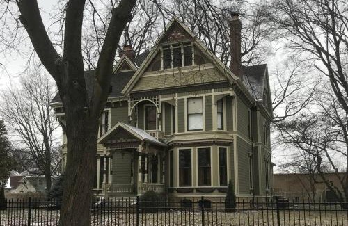 Fairbury House | Sisters Inn-Master Suite