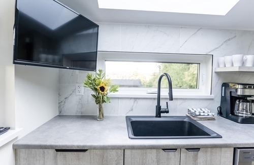 Ucluelet Cabin | Sitka Cabin-Modern, Hikes, OD shower, Pet