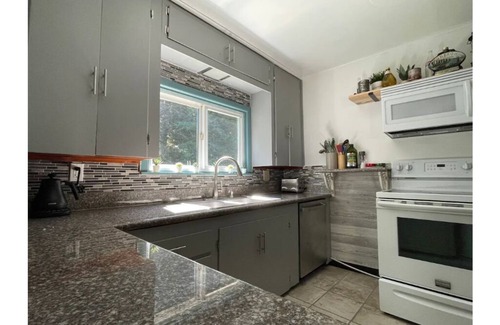 Oregon Coast Cabin | Sitka Farmhouse - Coastal 3 acres, natural pond, forest, 2 miles to beaches