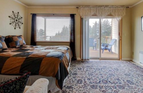 Oceanside Apartment | Sitka Sky