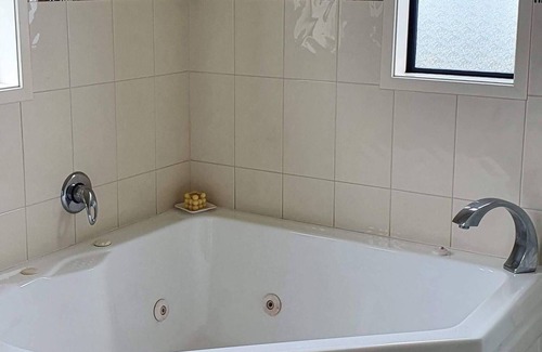 Ohope House | Situated in a quiet location close to harbour and beach.