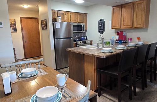 Branson West Condo | Siver Dollar City Just 5 minutes or 2 mi away. Beautiful Family Friendly Condo