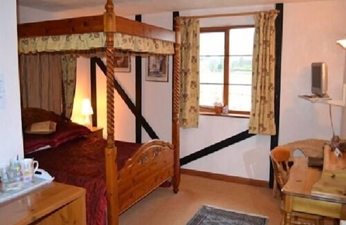 Beyton Hotel | Six Bells