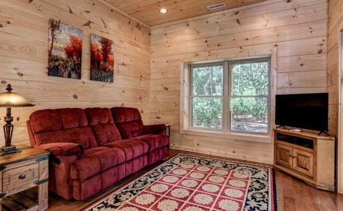 Black Mountain House | Six-Person Elevated Cabin in the Trees near Black Mountain, North Carolina