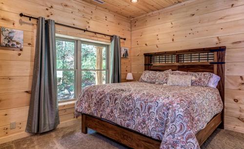 Black Mountain House | Six-Person Elevated Cabin in the Trees near Black Mountain, North Carolina