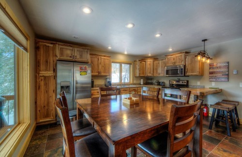 Lead Cabin | Sixteen Spoke Lodge – Modern Terry Peak Cabin with Hot Tub & Game Loft