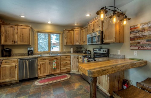 Lead Cabin | Sixteen Spoke Lodge – Modern Terry Peak Cabin with Hot Tub & Game Loft