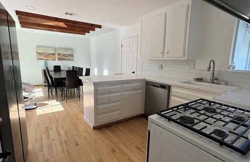 South San Jose House | SJ Travelers dream home! Spacious 4bed 4bath house in a quiet neighborhood.