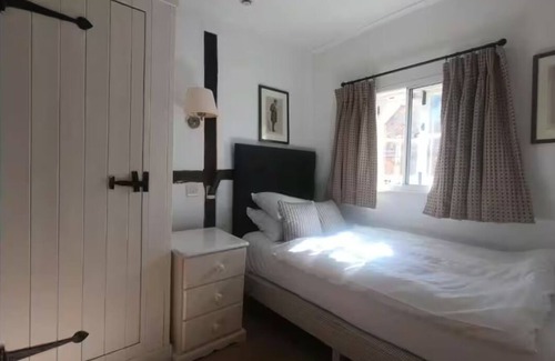 Henfield Hotel | SK George Hotel