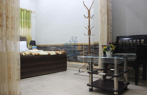 Karachi Hotel | SK Travellers' Inn