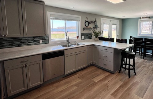 Madison House | Skeet's Retreat: Lake Herman's Hidden Gem of Adventure and Relaxation! Sleeps 8